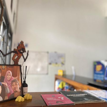 Zzz Hostel Banyuwangi  Bagian luar foto