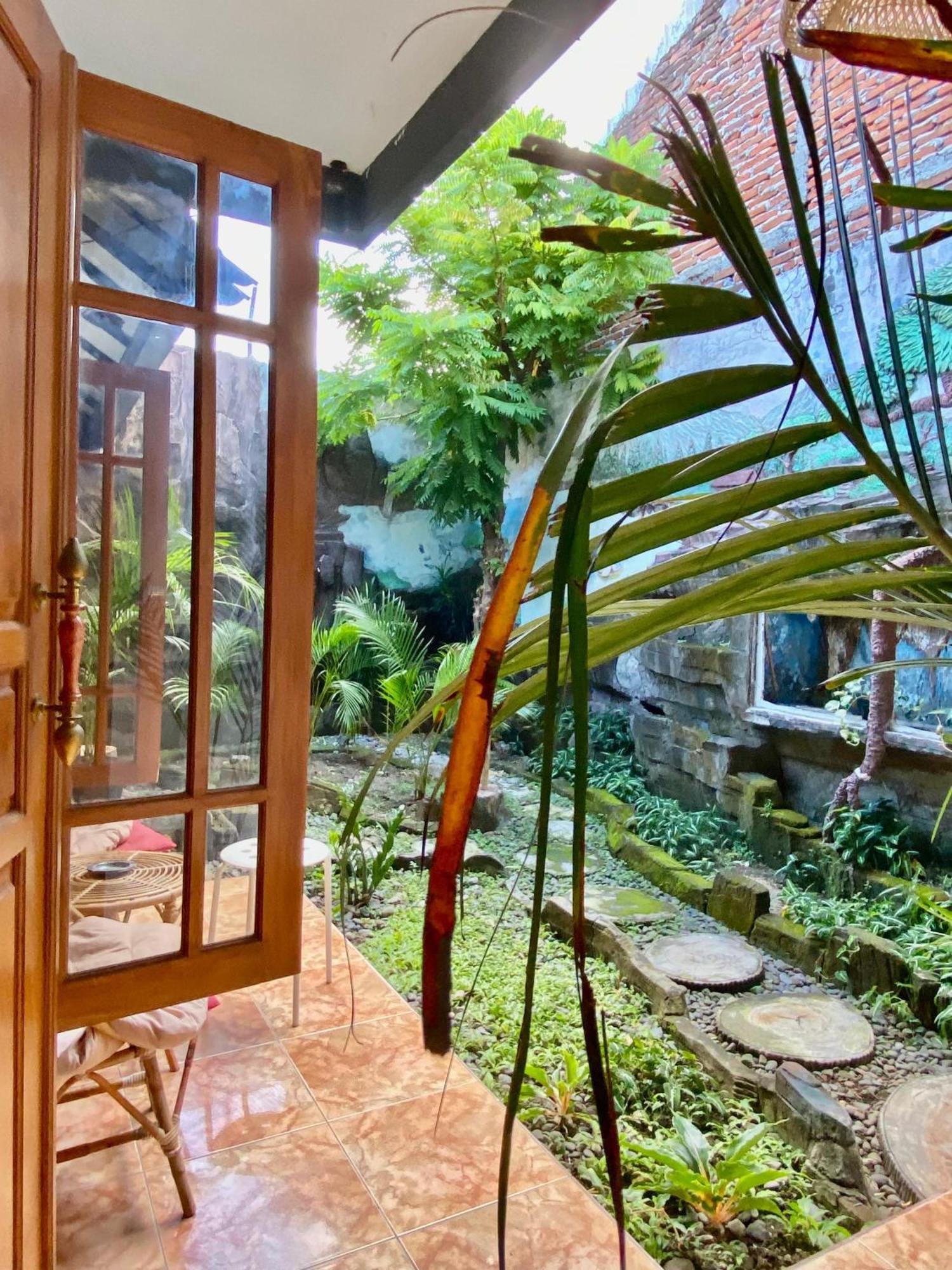 Zzz Hostel Banyuwangi  Bagian luar foto